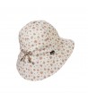 Krásný a pohodlný klobouček z nové jarní kolekce ochrání vaše dítko před sluníčkem. Klobouček má široký okraj, který se dá ohrnout a šňůrky na zavázání pod krkem. Klobouček má UV filtr 30.