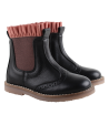 Luxusní kožené dětské botky elegantního vzhledu s volánky to jsou kotníkové boty - Chelsea Boots. Boční strany boty jsou elastické pro pohodlné nošení a snadné obouvání. Boty mají silnou pryžovou podešev TPR tlumící nárazy a zajišťující dobrou oporu.