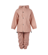 Úžasná souprava do deště od En-Fant pro vaše děti ve velikostech 104-140 . Souprava má odepínací kapuci kalhoty mají nastavitelný pas stejně jako bunda v pase. V barvě světle růžové.